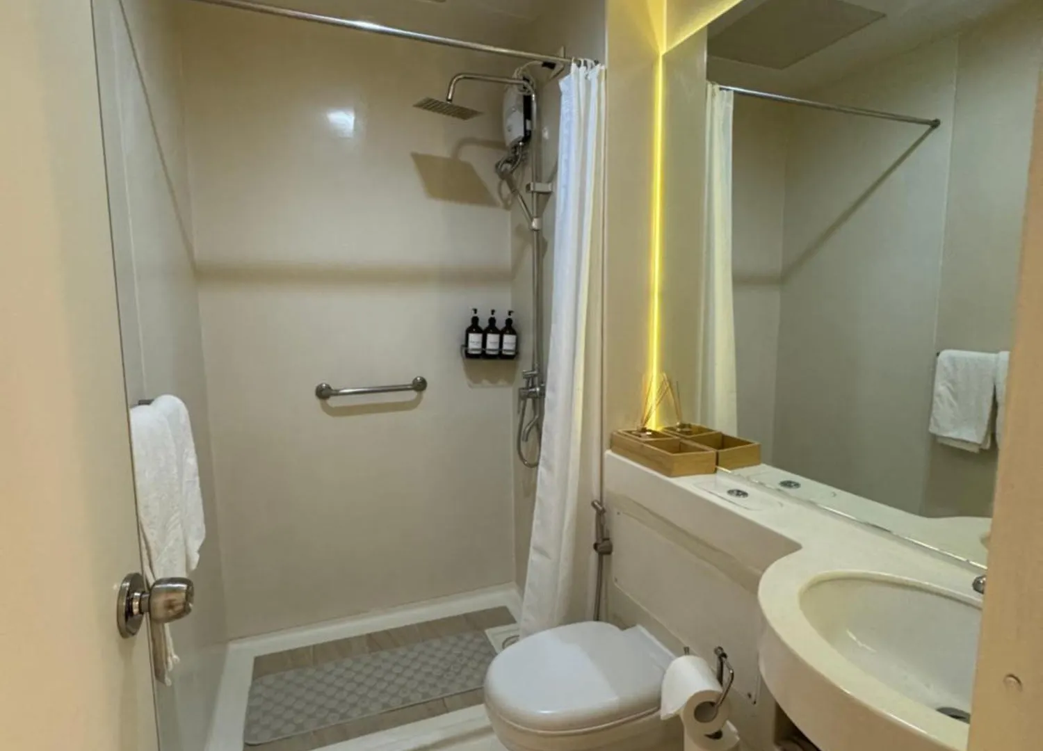 Adriatico Skyline In Malate Bayview Mansion Apartment Manila Philippines